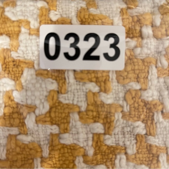 Crate And Barrel Placemats Yellow White Houndstooth Table Setting Colorful 14x19 - Picture 7 of 7